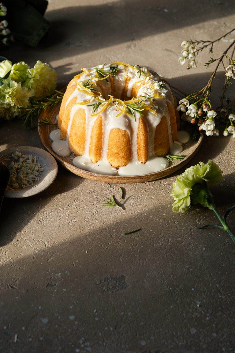 Bundt Cake Al Limone Cioccolato Bianco E Rosmarino Mangio Quindi Sono