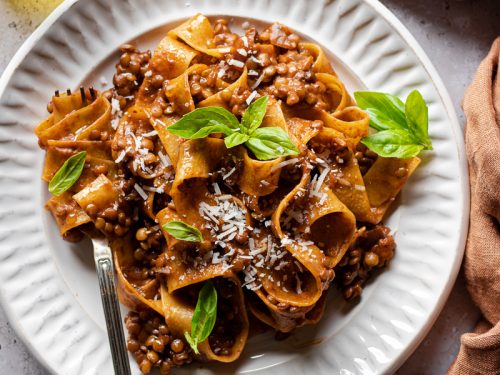 Pasta al ragù di lenticchie rosse