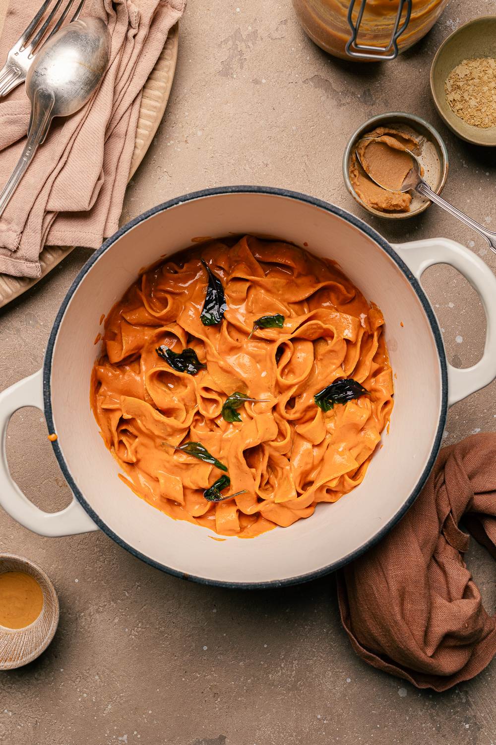 pasta al sugo di pomodori arrosto veg