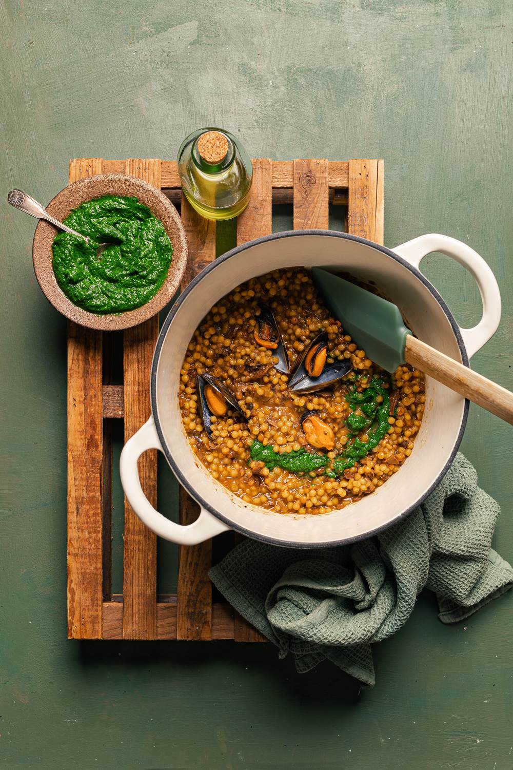 fregola sarda alle cozze e porcini con pesto di cime di rapa