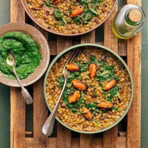 fregola sarda alle cozze e porcini con pesto di cime di rapa