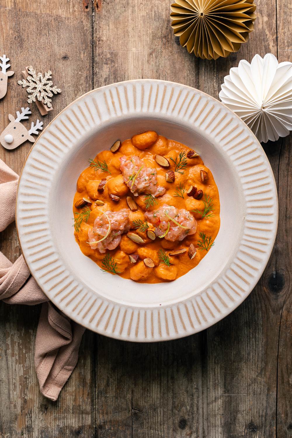 gnocchetti pomodoro tartare di gamberi rossi mandorle