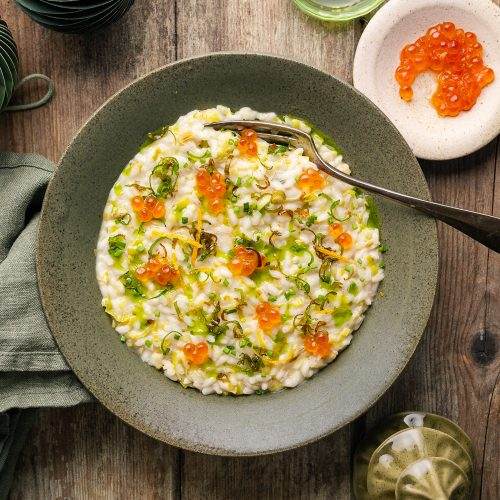 Risotto porri, arancia olio erba cipollina panna acida e caviale di salmone